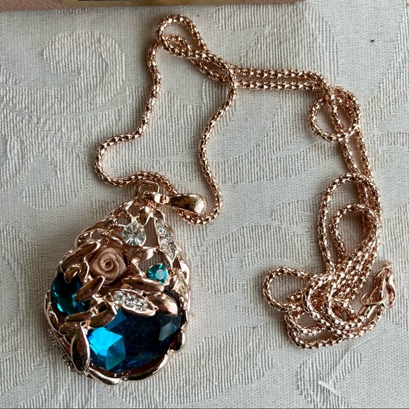 Hen night Austrian Crystal Rose Gold Wheat Shape Pendant Necklace - Picture 2 of 4